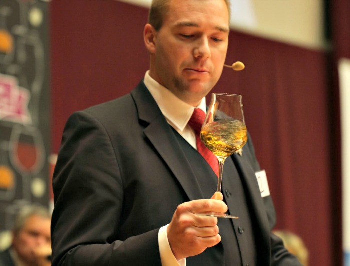 toulouse-gaetan-bouvier-sacre-meilleur-sommelier-de-france-2016